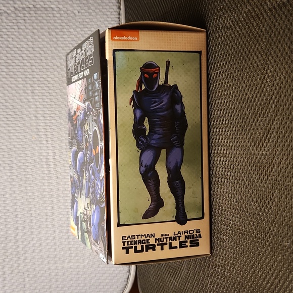 Eastman and Laird's Teenage Mutant Ninja Turtles Ultimate Foot Ninja Figure - Picture 5 of 5